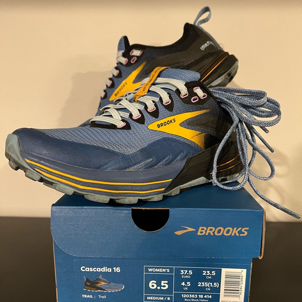 Brooks Cascadia 16 women’s 6.5 trail running